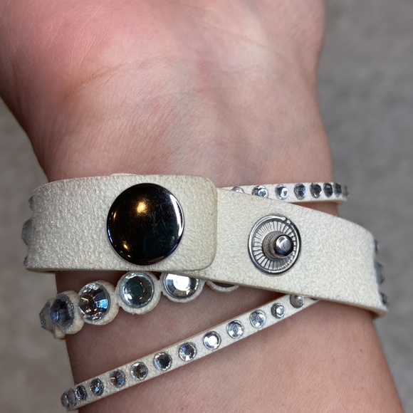 White Rhinestone Double Wrap Snap Bracelet - Picture 3 of 8